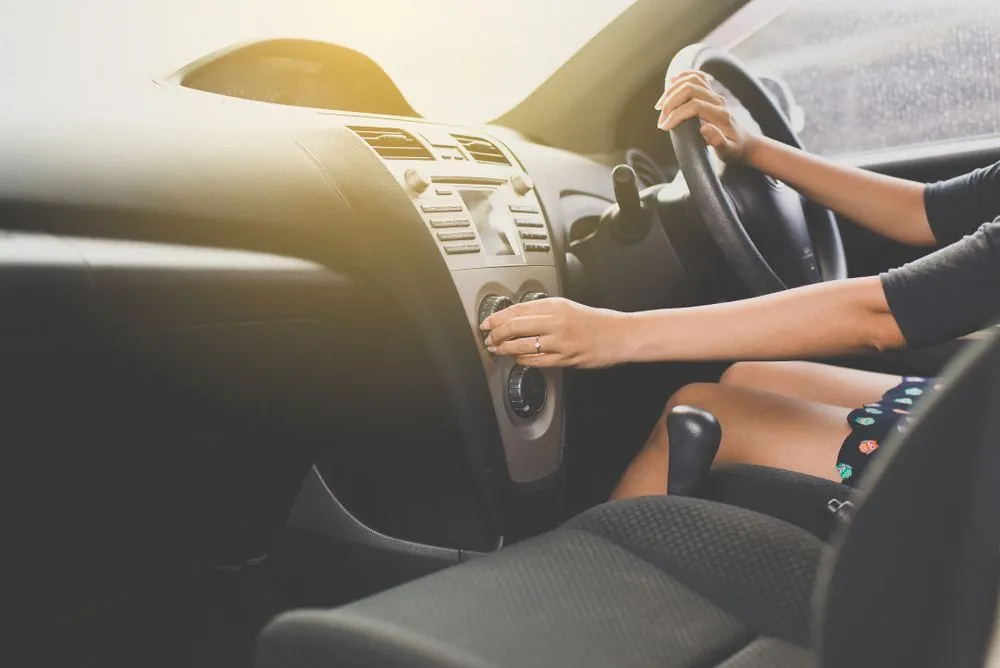 Air conditioning repairs, regas, UK SERVICE